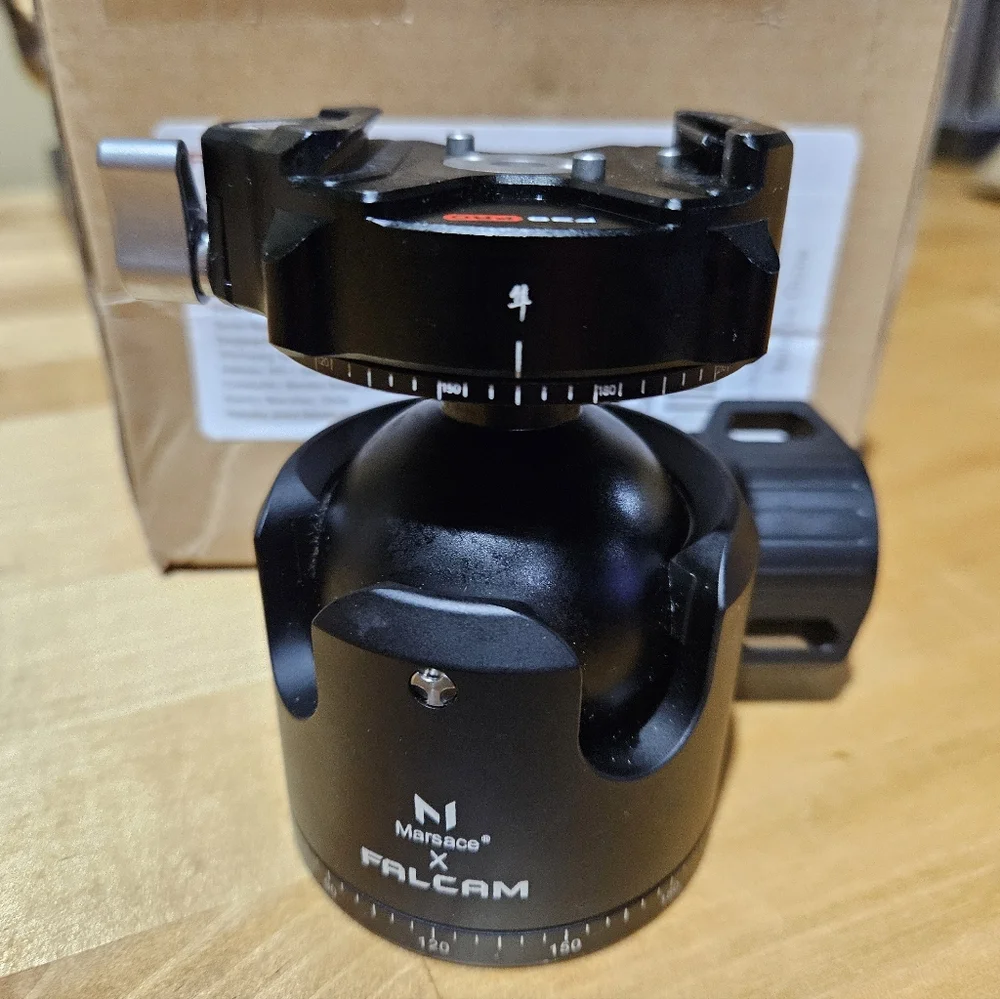 The FALCAM XB-3R F38 PRO Quick Release Plate 360° Dual Panorama Ballhead Tripod